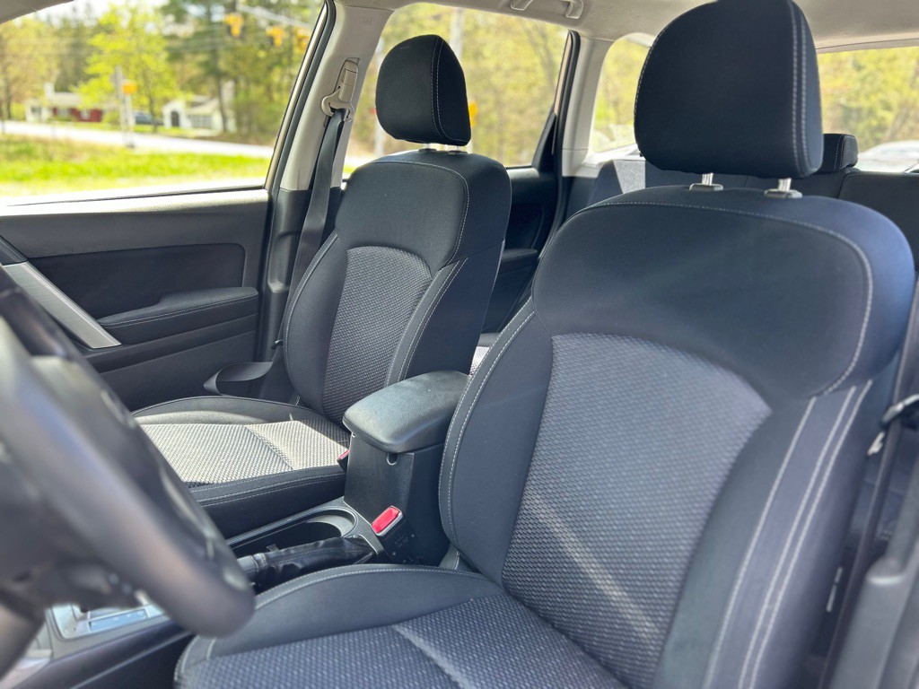 2015 Subaru Forester Image 9