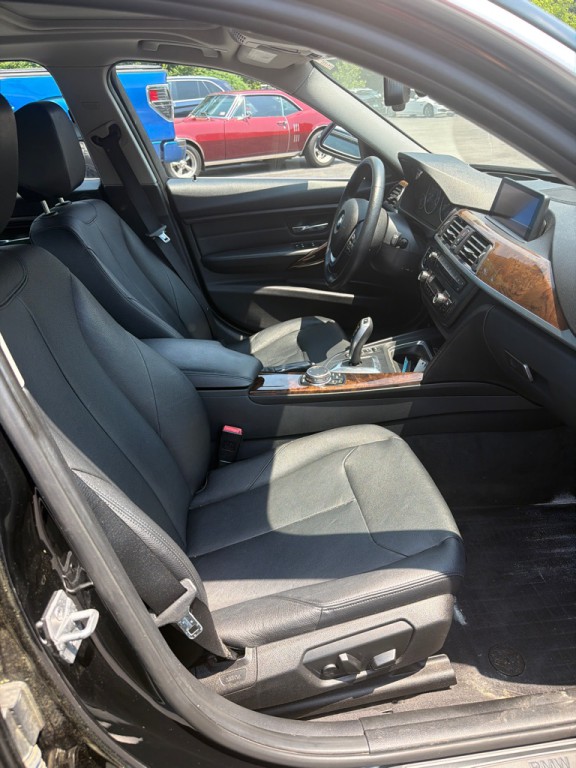 2015 BMW 3 Series Image 14