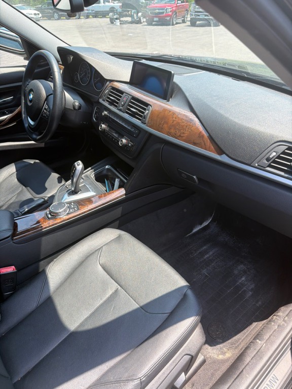 2015 BMW 3 Series Image 15