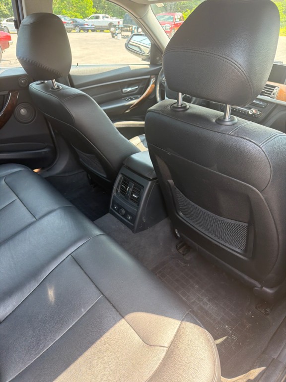 2015 BMW 3 Series Image 17