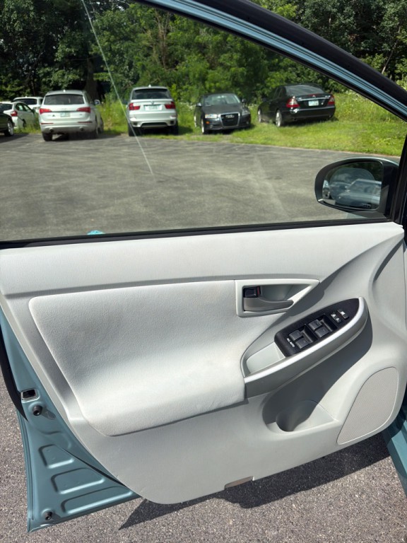 2014 Toyota Prius Image 13