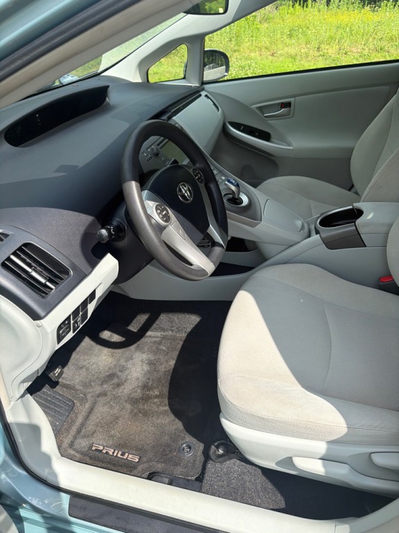 2014 Toyota Prius Image 15