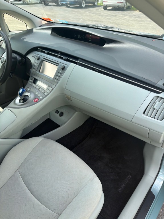 2014 Toyota Prius Image 17