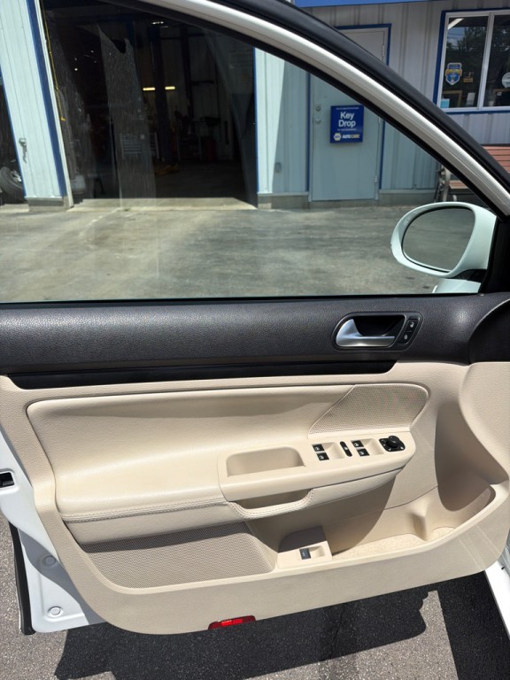 2012 Volkswagen Jetta Image 10