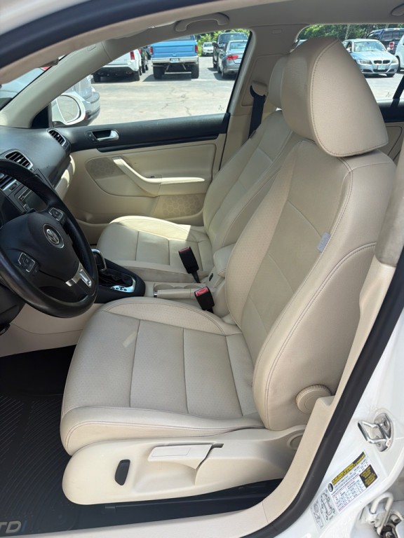 2012 Volkswagen Jetta Image 12