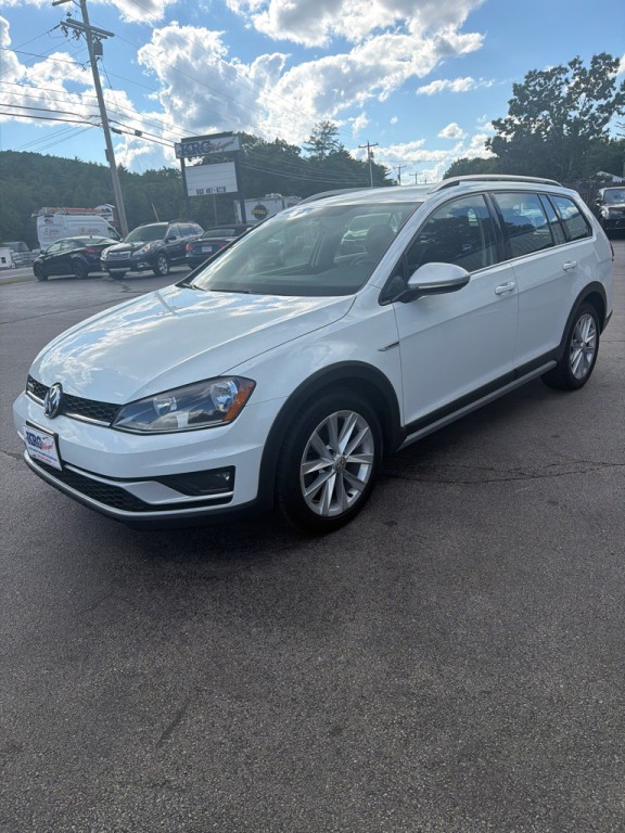 2017 Volkswagen Golf Image 1