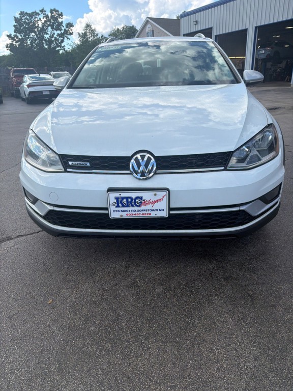 2017 Volkswagen Golf Image 2