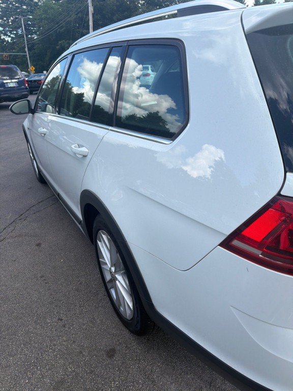2017 Volkswagen Golf Image 4