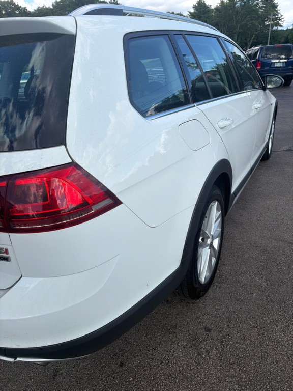 2017 Volkswagen Golf Image 8