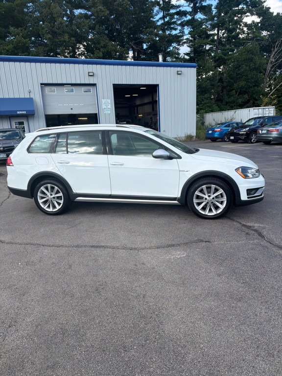 2017 Volkswagen Golf Image 9