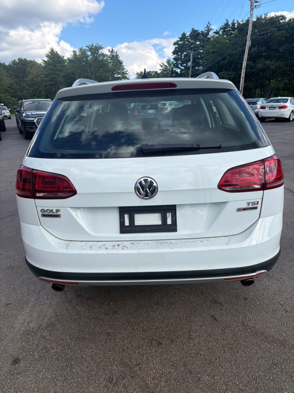 2017 Volkswagen Golf Image 10