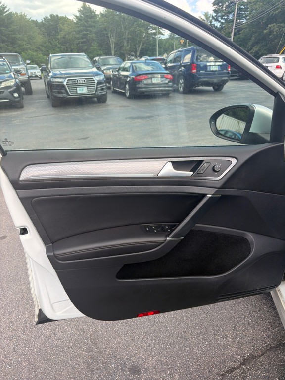 2017 Volkswagen Golf Image 11