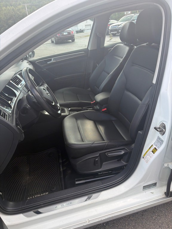 2017 Volkswagen Golf Image 12