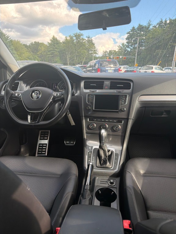 2017 Volkswagen Golf Image 17