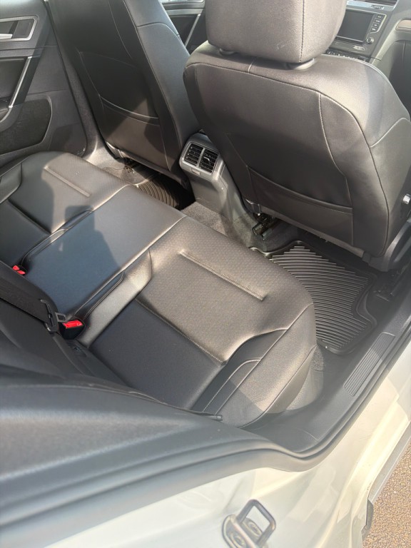 2017 Volkswagen Golf Image 18