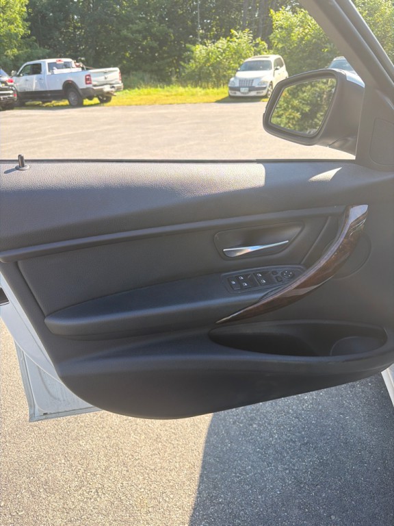 2014 BMW 3 Series Image 8