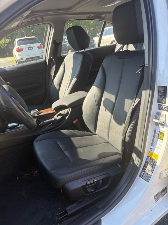 2014 BMW 3 Series Image 9