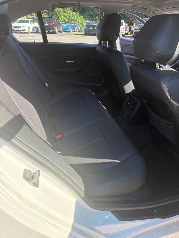 2014 BMW 3 Series Image 12