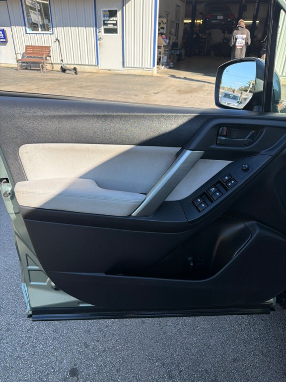 2015 Subaru Forester Image 11