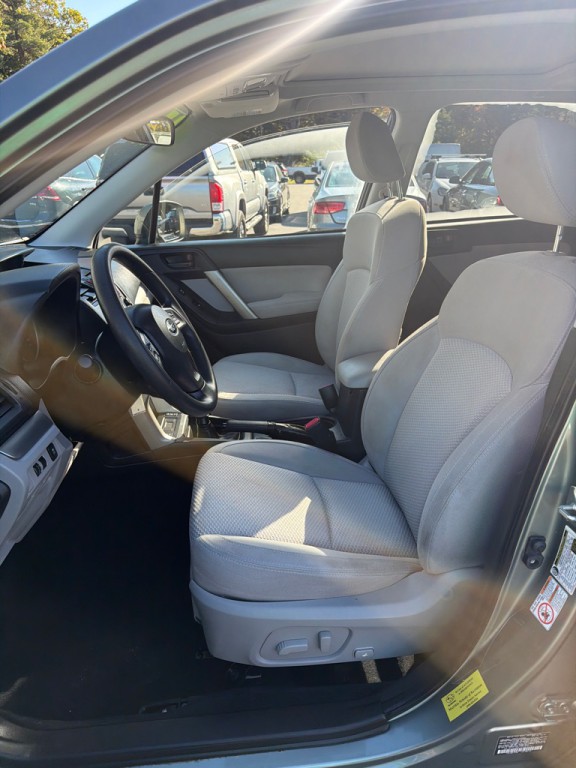 2015 Subaru Forester Image 12