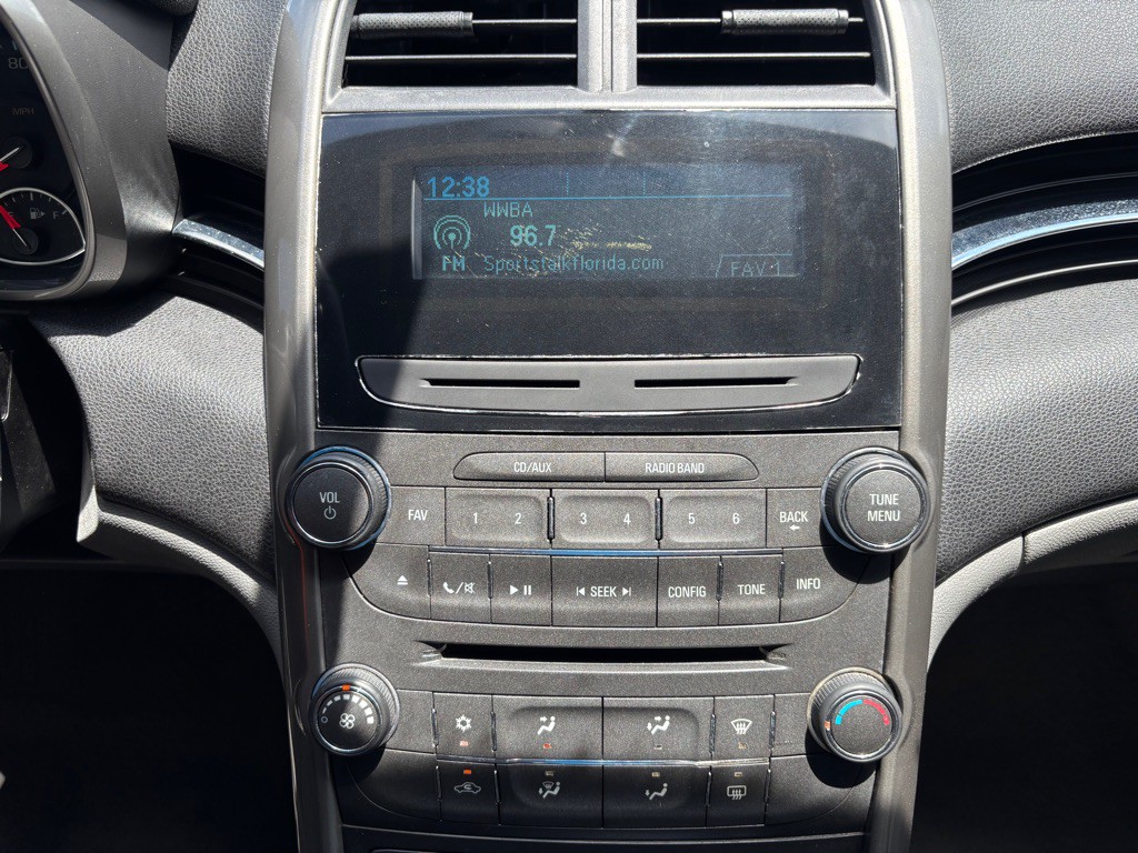 2013 Chevrolet Malibu Image 24