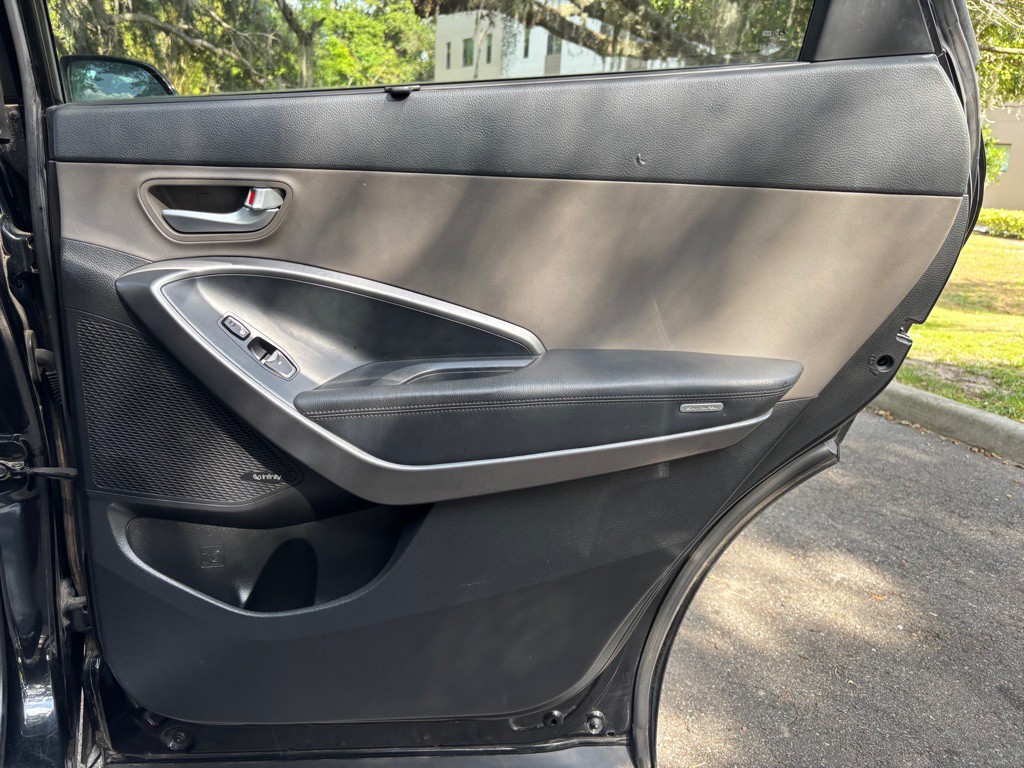 2013 Hyundai Santa Fe Image 16