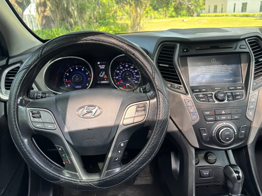 2013 Hyundai Santa Fe Image 22