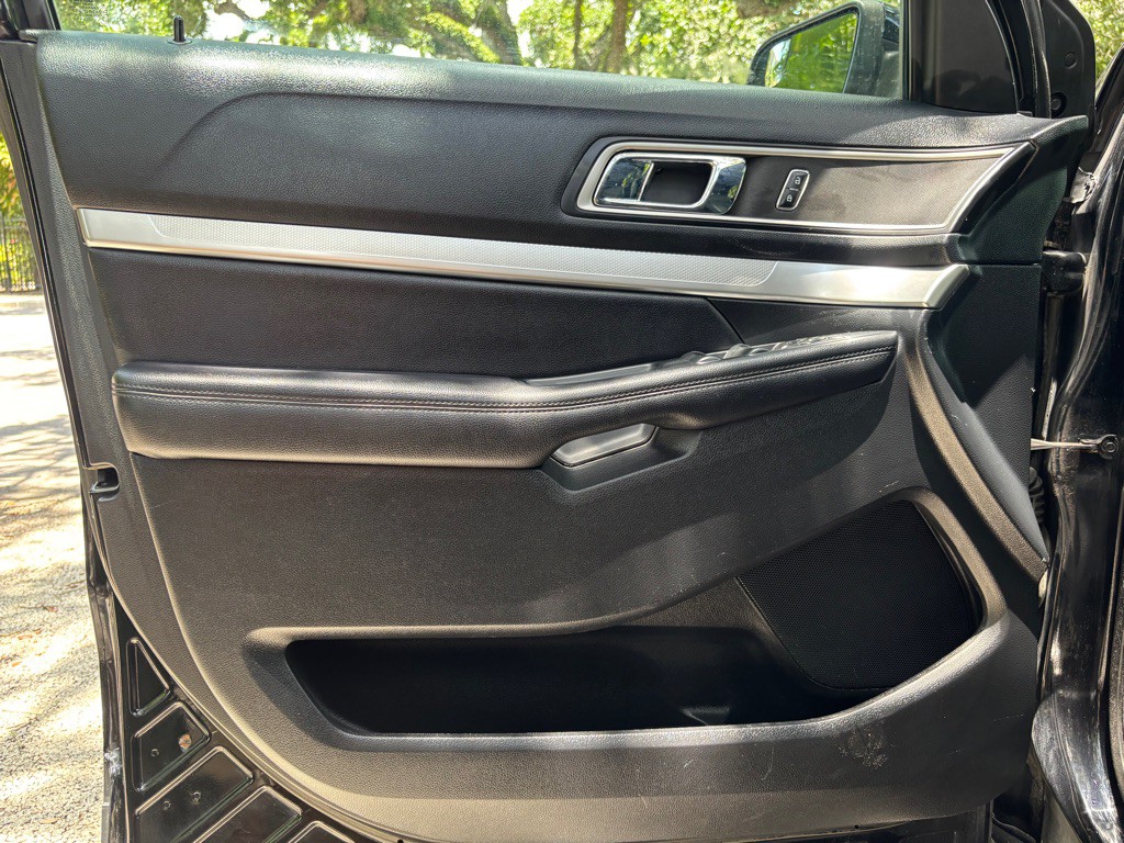 2016 Ford Explorer Image 8