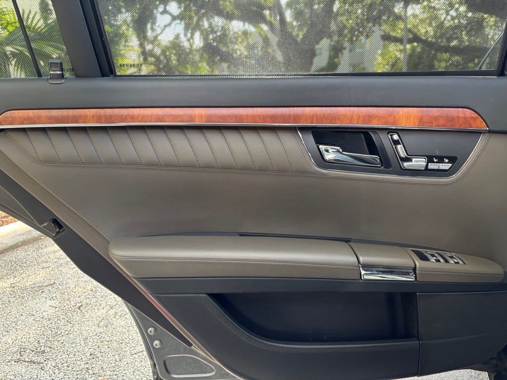2007 Mercedes-Benz S-Class Image 11