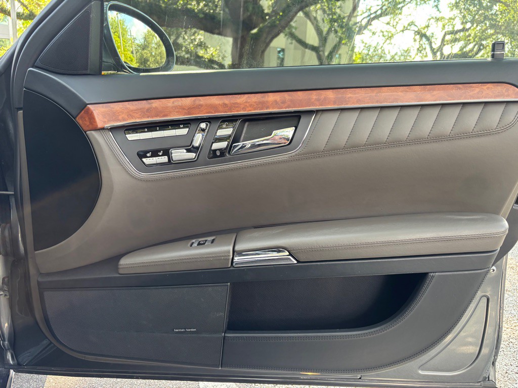 2007 Mercedes-Benz S-Class Image 14