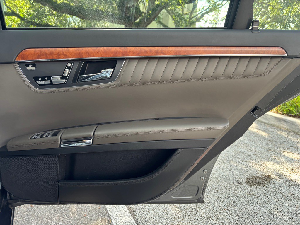 2007 Mercedes-Benz S-Class Image 17
