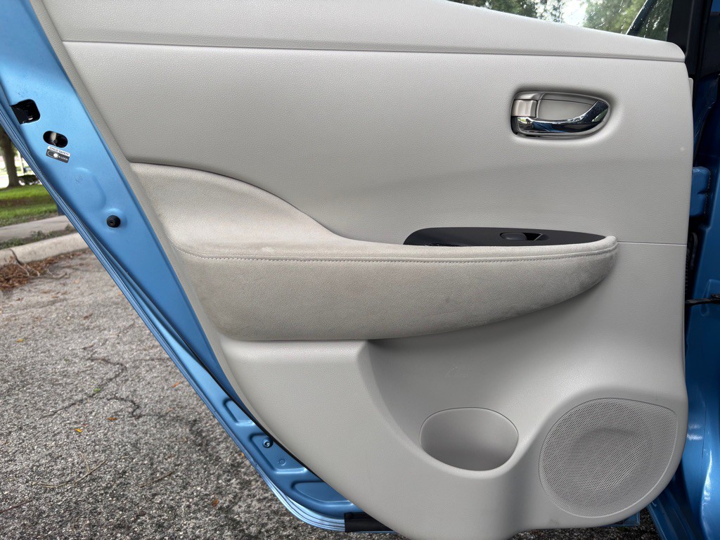 2012 Nissan Leaf Image 10