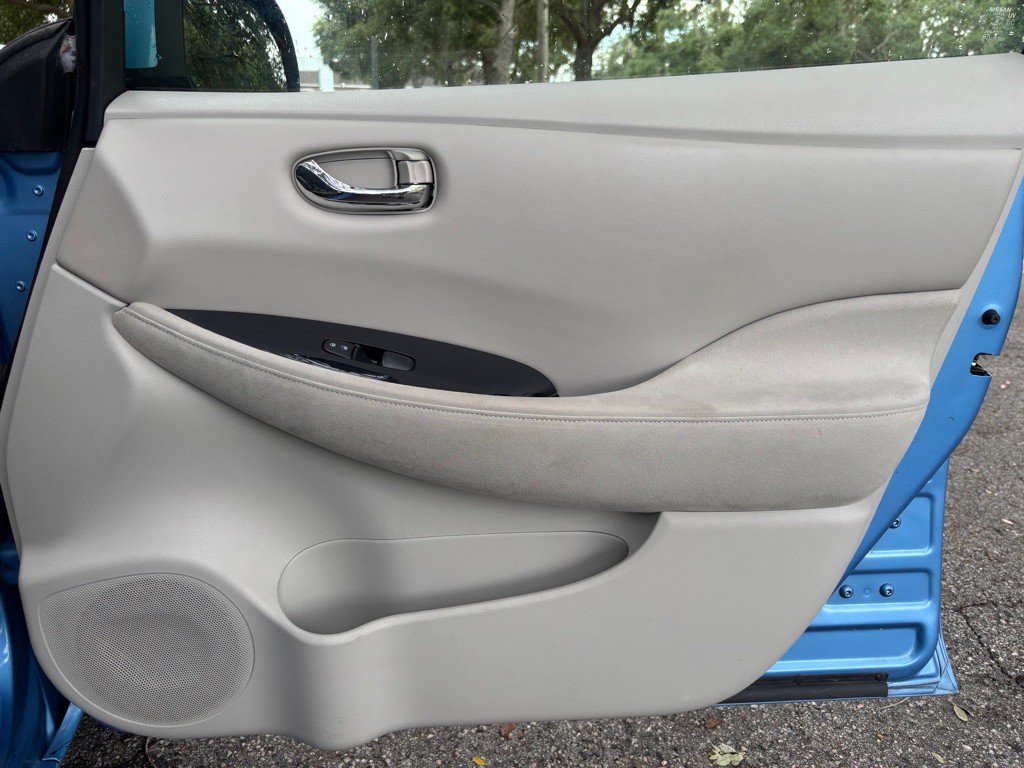 2012 Nissan Leaf Image 13