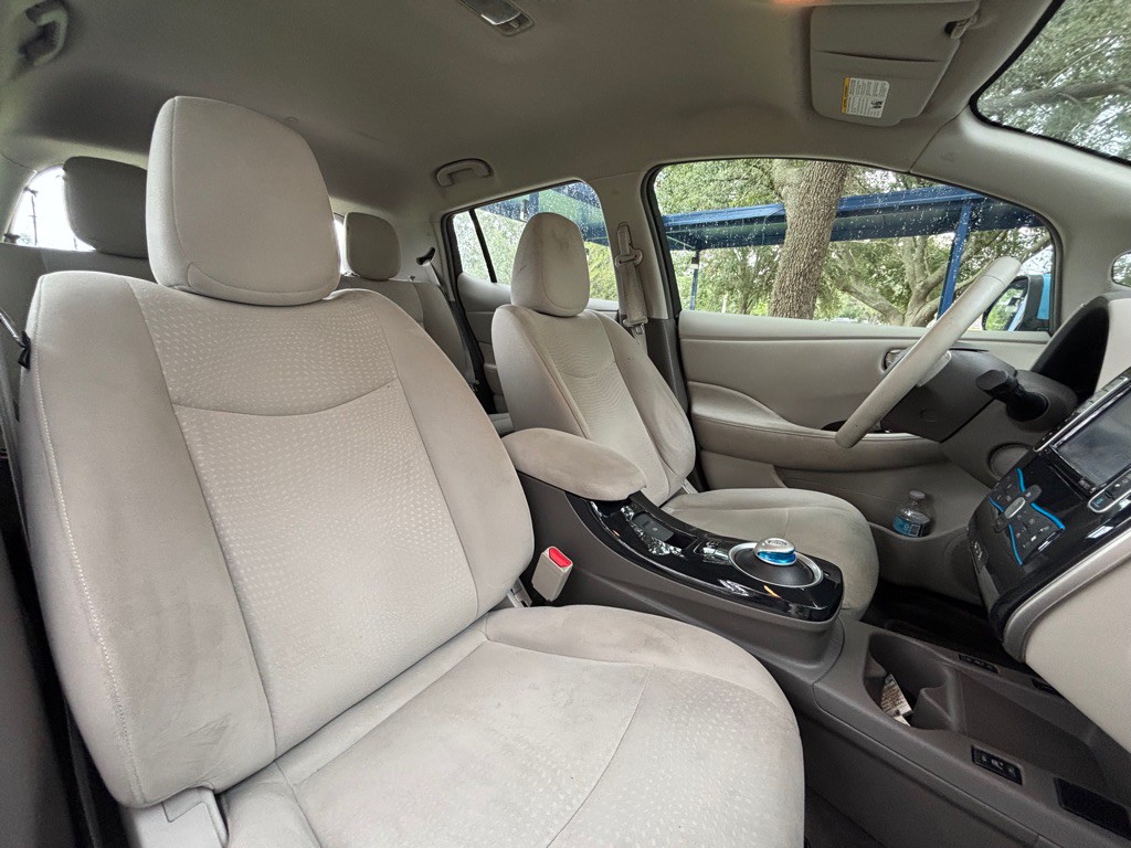 2012 Nissan Leaf Image 15