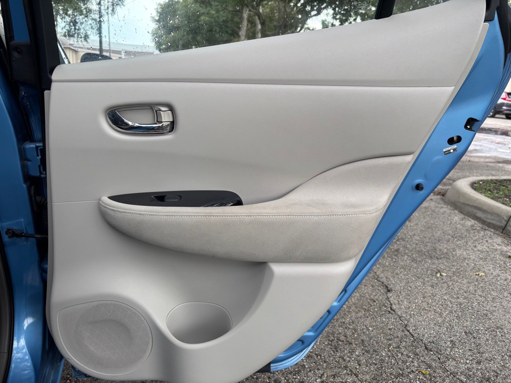 2012 Nissan Leaf Image 16