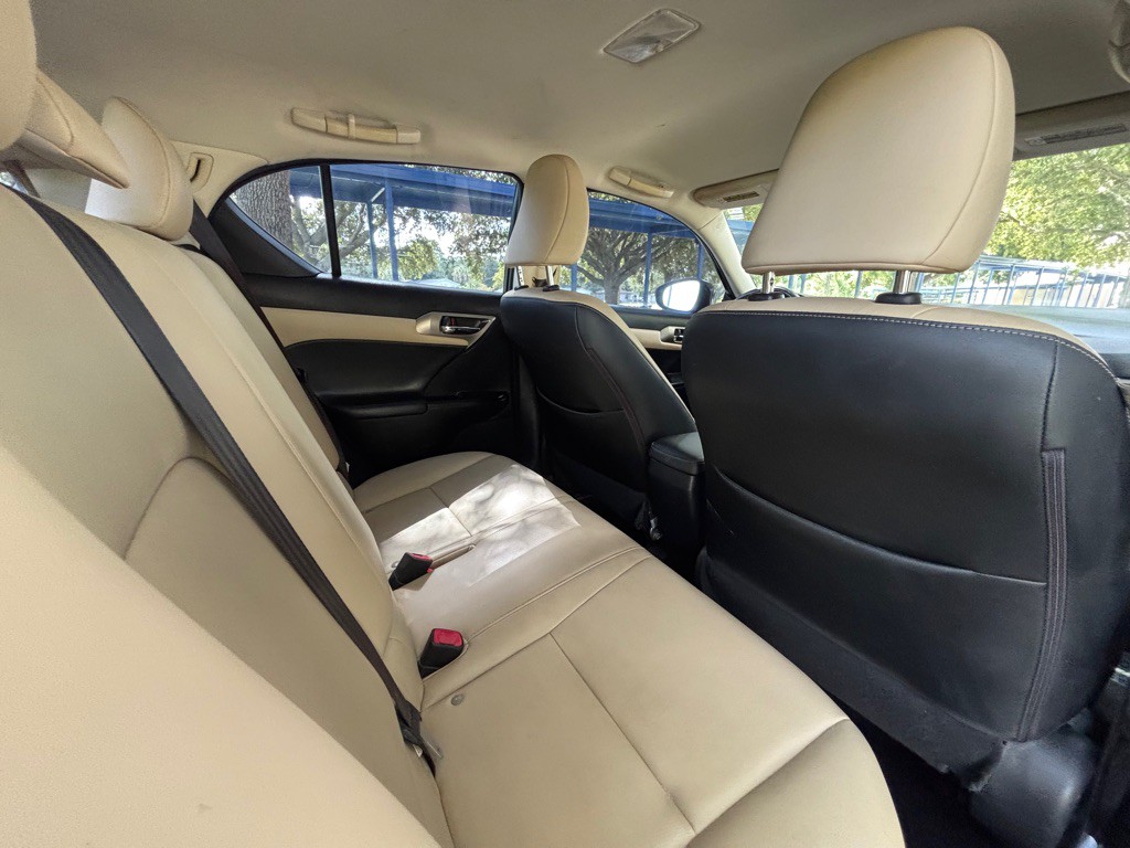 2016 Lexus CT Image 17