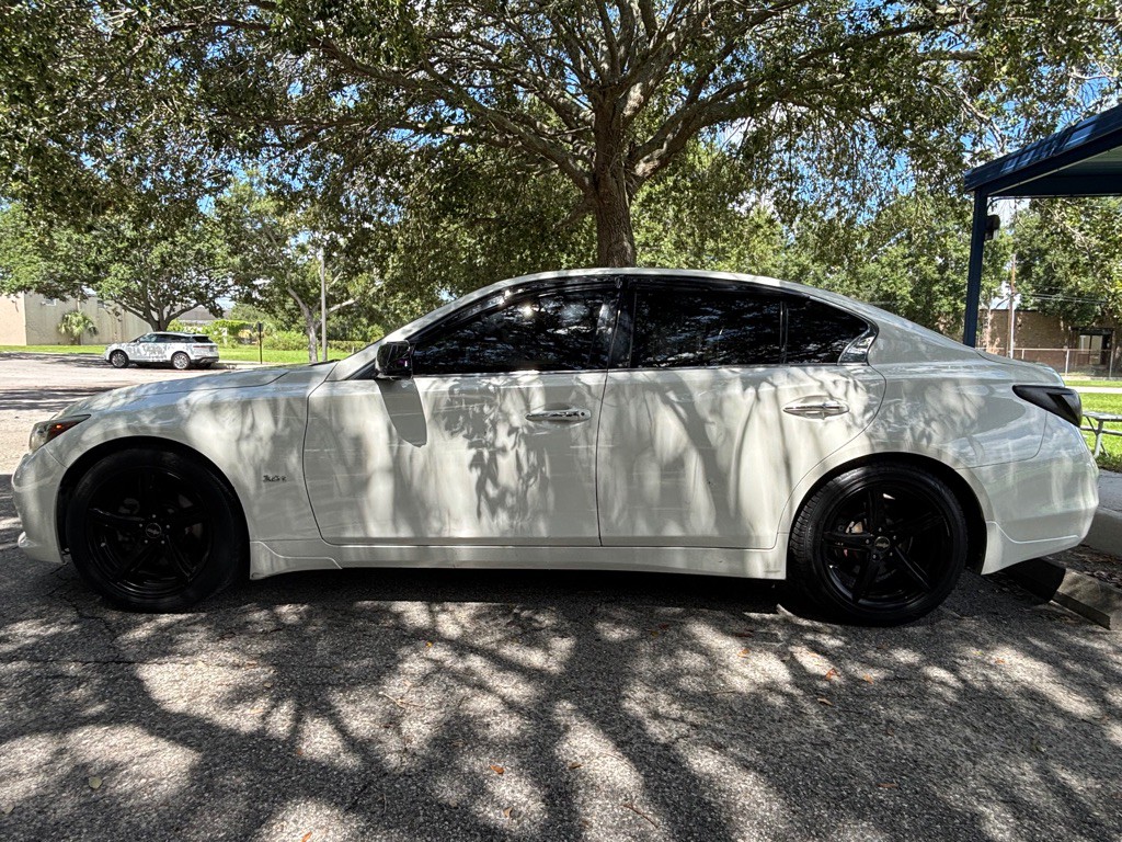2017 INFINITI Q50 Image 2