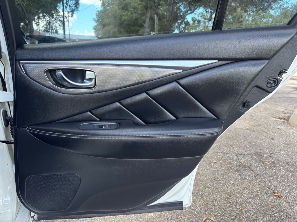 2017 INFINITI Q50 Image 16