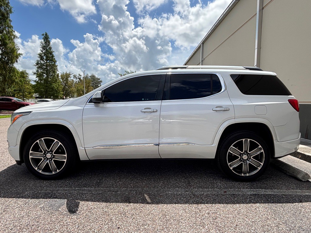 2017 GMC Acadia Image 2
