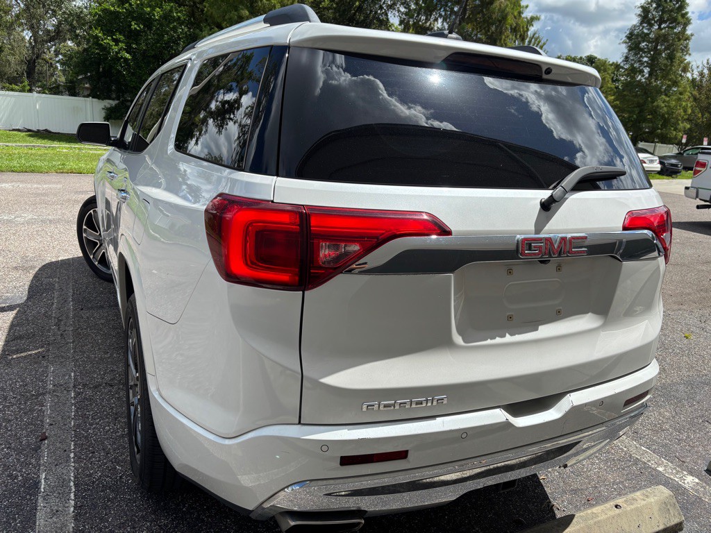 2017 GMC Acadia Image 3