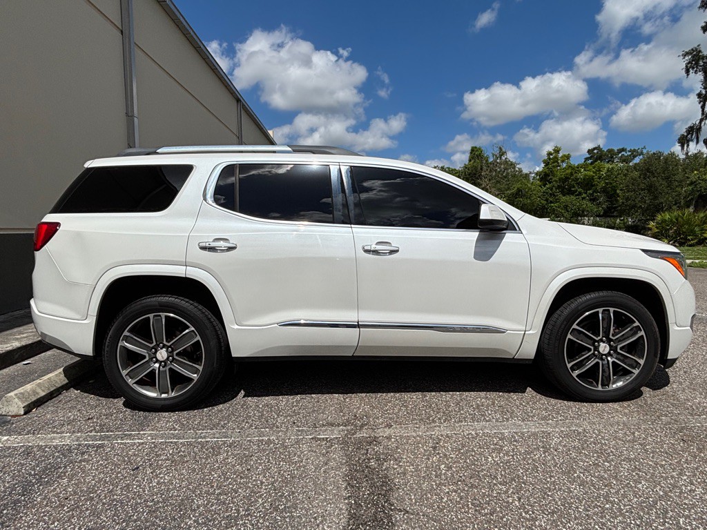 2017 GMC Acadia Image 5