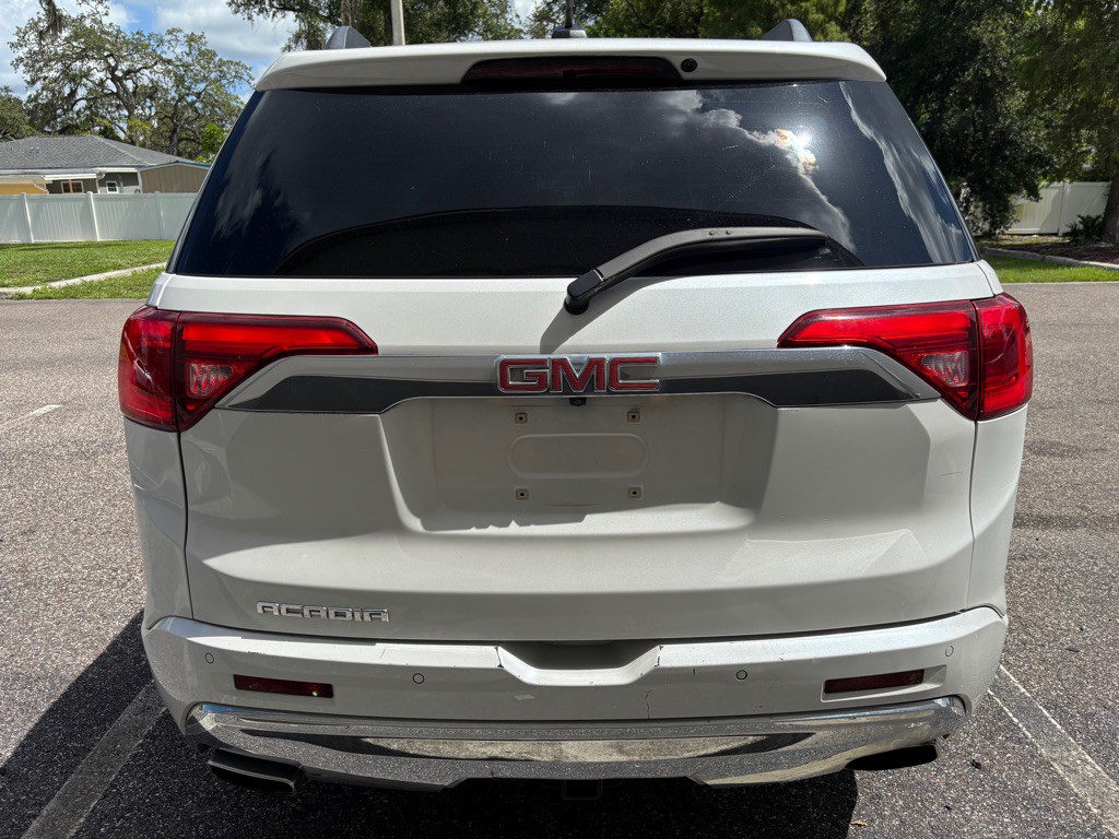 2017 GMC Acadia Image 8