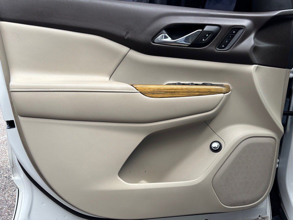 2017 GMC Acadia Image 9