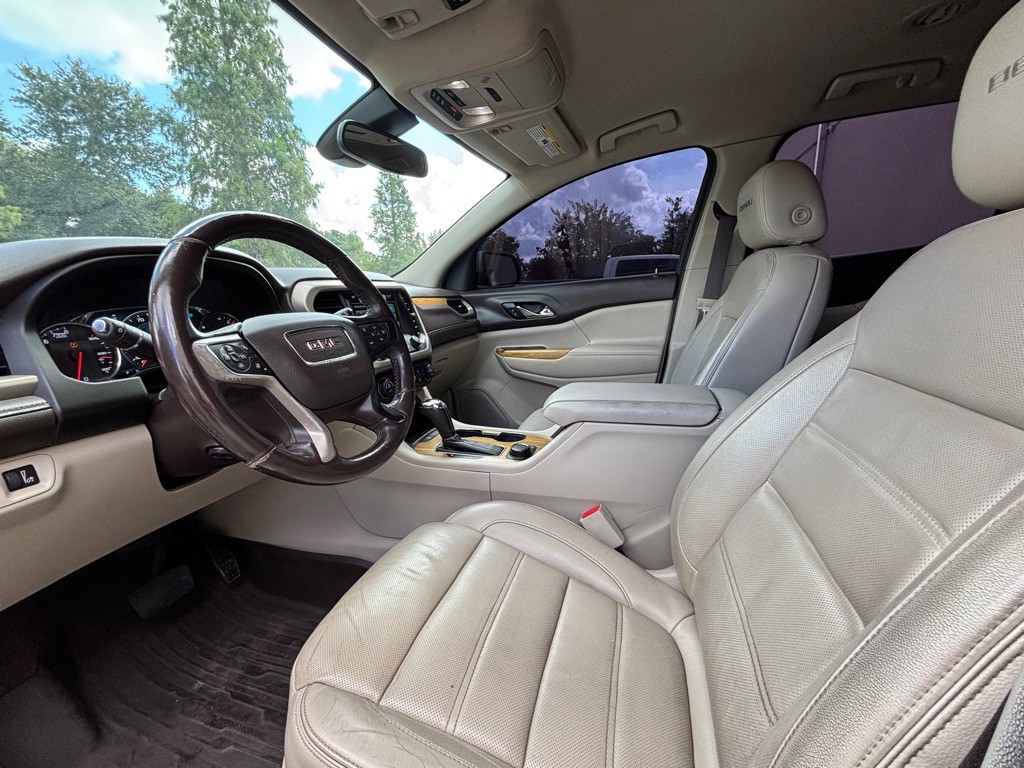 2017 GMC Acadia Image 10