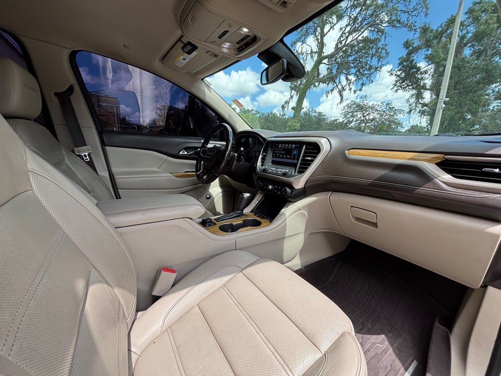 2017 GMC Acadia Image 16