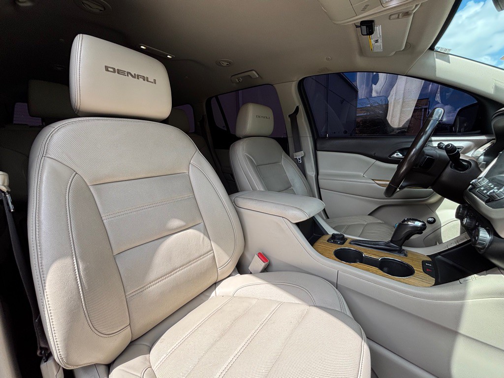 2017 GMC Acadia Image 17