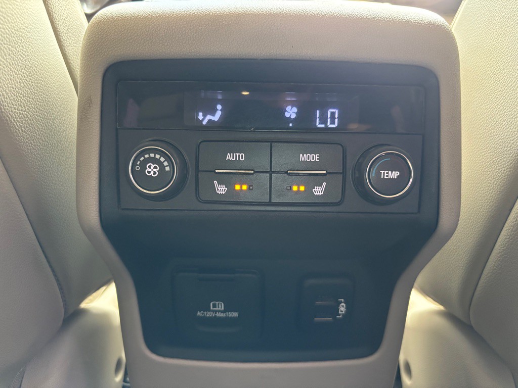 2017 GMC Acadia Image 30
