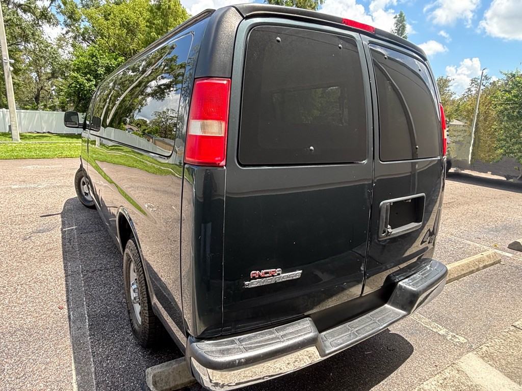 2017 Chevrolet Express Image 3