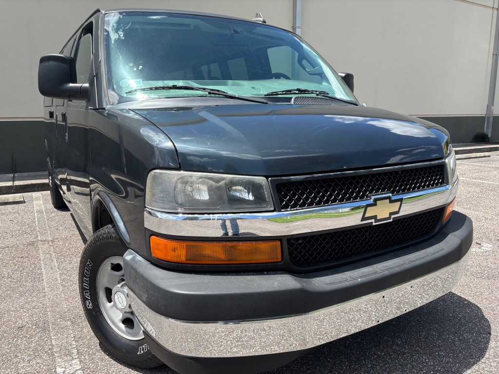 2017 Chevrolet Express Image 4