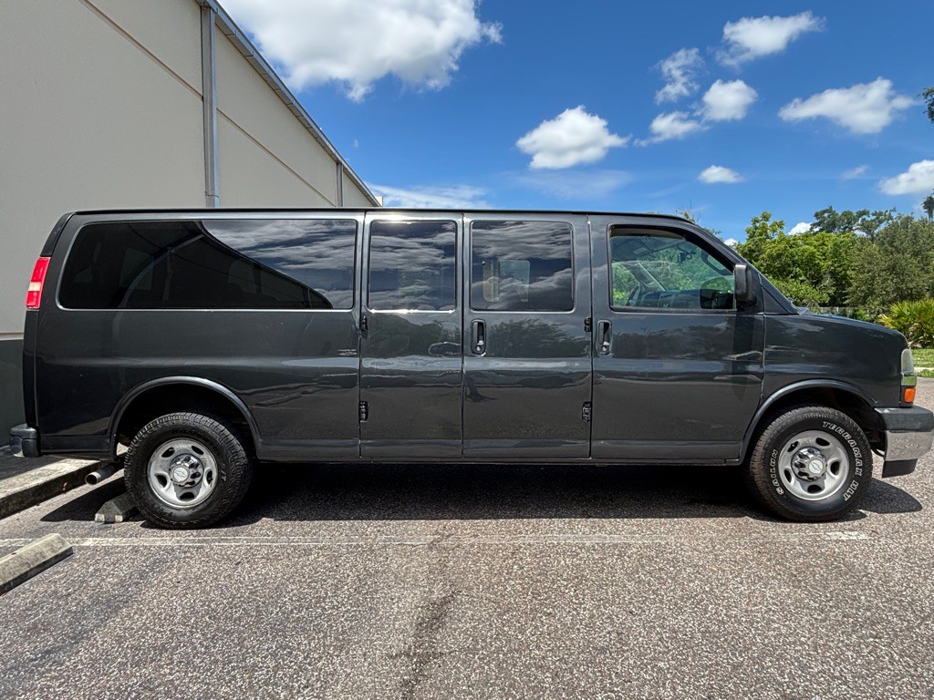 2017 Chevrolet Express Image 5